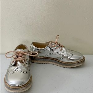 Zara Kids Silver Shiny Wing Tips Shoes Size 32/ US Size 1